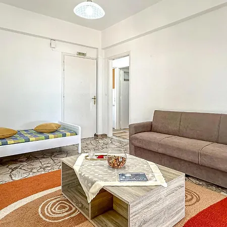 1 Bedroom Beautiful In Astros Kynourias Apartment *